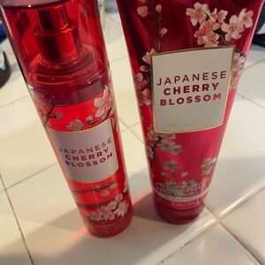 Bath & Body Works Japanese Cherry Blossom Duo - Vibrant Red